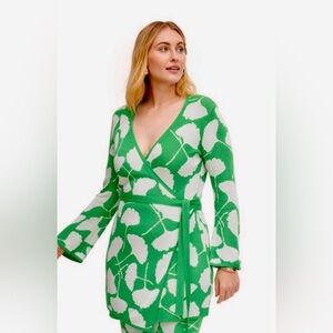 DIANE VON FURSTENBERG Rayon Green Leaf Print Robe Wrap Sweater